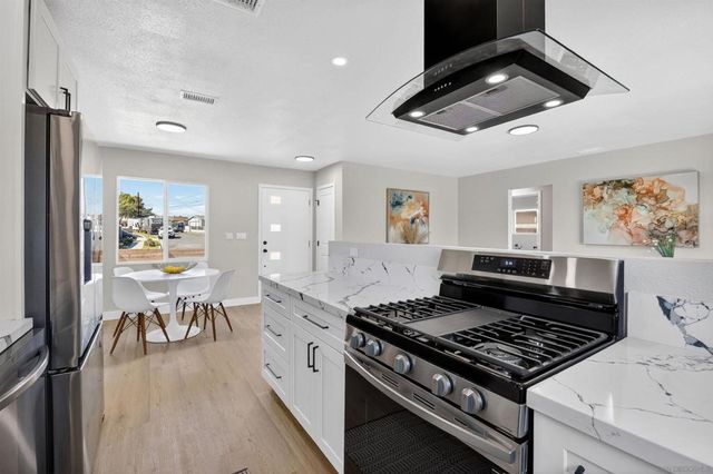 327 Sunswept Street, San Diego, CA 92114