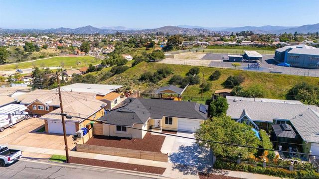 327 Sunswept Street, San Diego, CA 92114