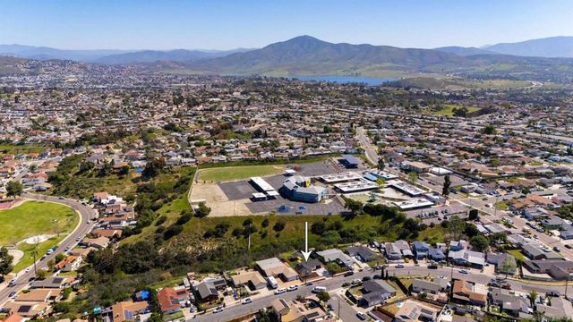 327 Sunswept Street, San Diego, CA 92114