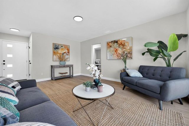 327 Sunswept Street, San Diego, CA 92114