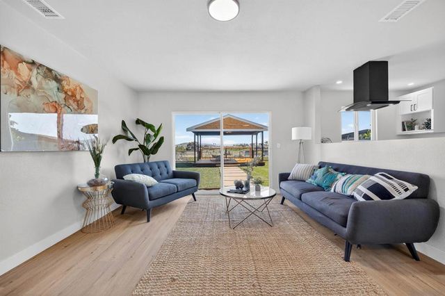 327 Sunswept Street, San Diego, CA 92114