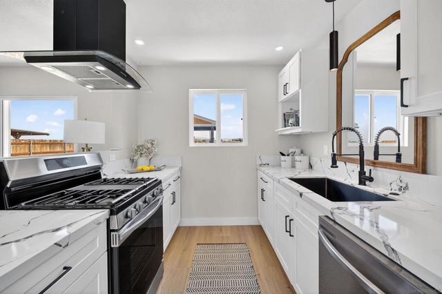 327 Sunswept Street, San Diego, CA 92114