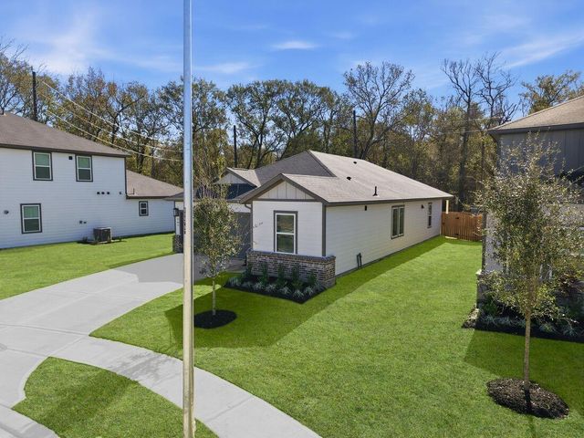 207 Rustic Alder Drive, Crosby, TX 77532