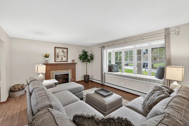 5512 Hillside Court, Edina, MN 55439