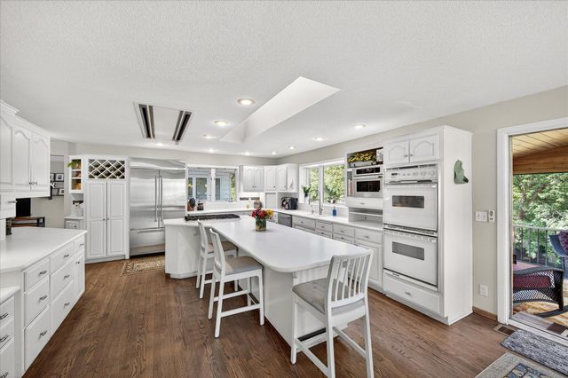 5512 Hillside Court, Edina, MN 55439