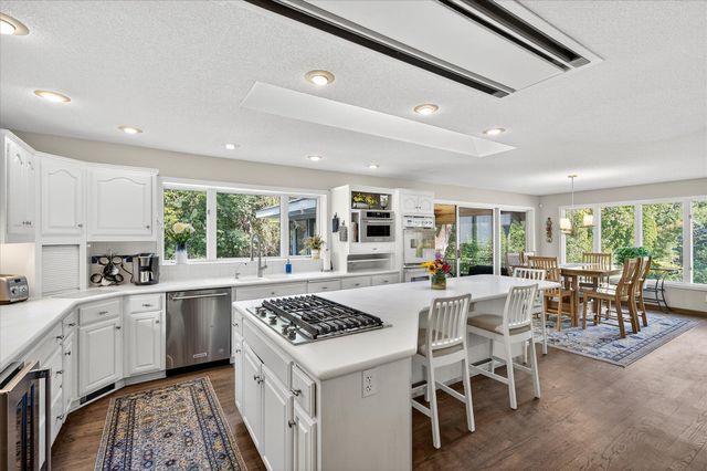 5512 Hillside Court, Edina, MN 55439