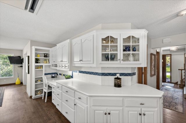 5512 Hillside Court, Edina, MN 55439