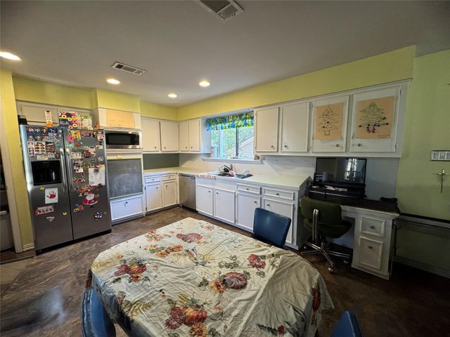 107 Harbour Town Lane, Conroe, TX 77356