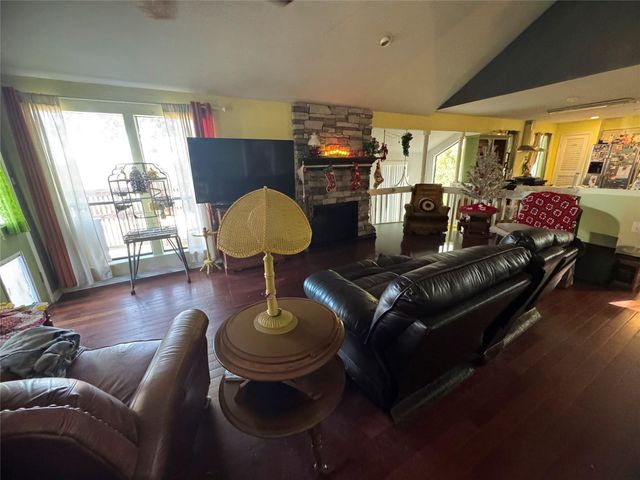 107 Harbour Town Lane, Conroe, TX 77356