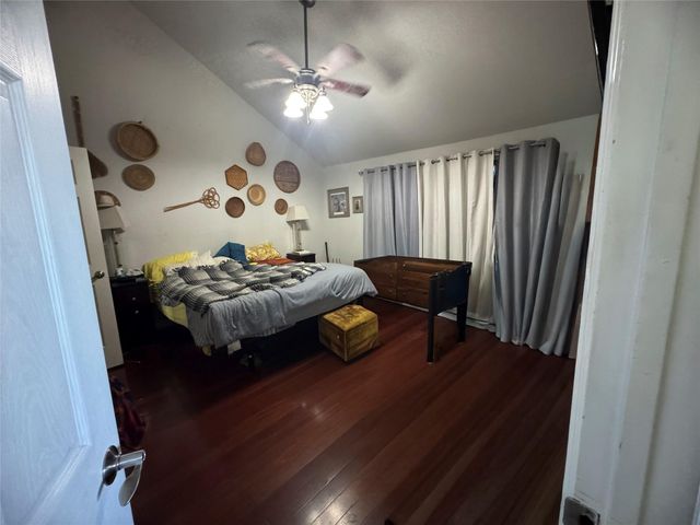 107 Harbour Town Lane, Conroe, TX 77356