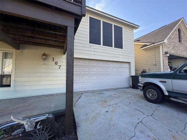 107 Harbour Town Lane, Conroe, TX 77356