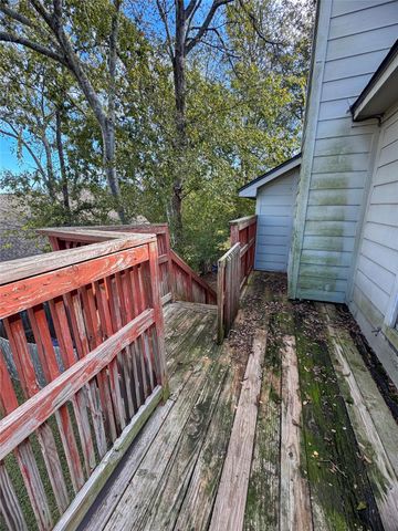 107 Harbour Town Lane, Conroe, TX 77356