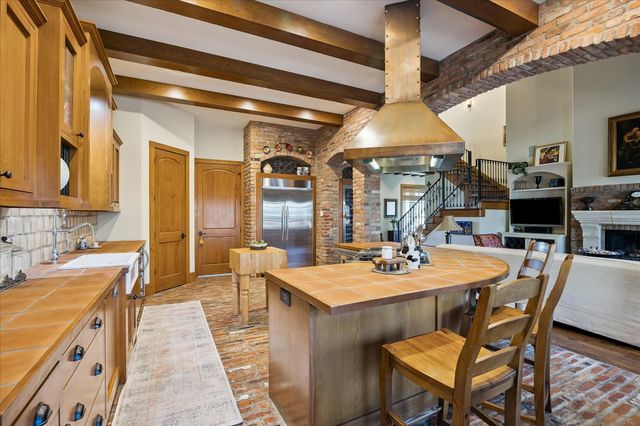 8810 Echo Valley Drive, Spring Valley Village, TX 77055