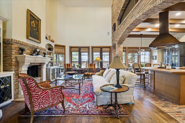 8810 Echo Valley Drive, Spring Valley Village, TX 77055