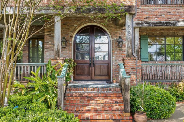 8810 Echo Valley Drive, Spring Valley Village, TX 77055