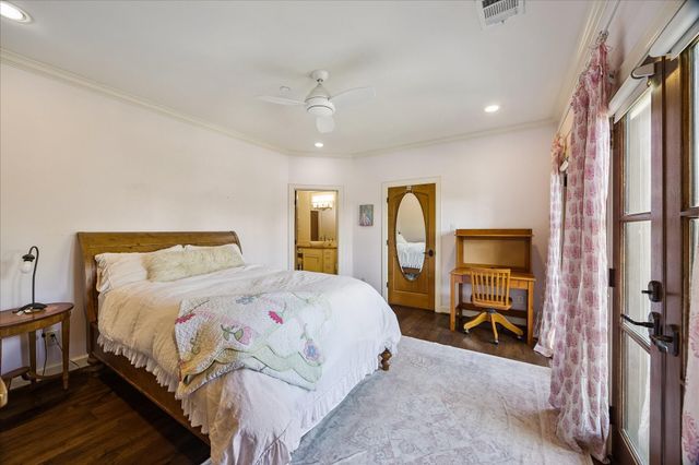 8810 Echo Valley Drive, Spring Valley Village, TX 77055