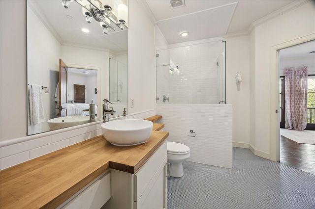 8810 Echo Valley Drive, Spring Valley Village, TX 77055