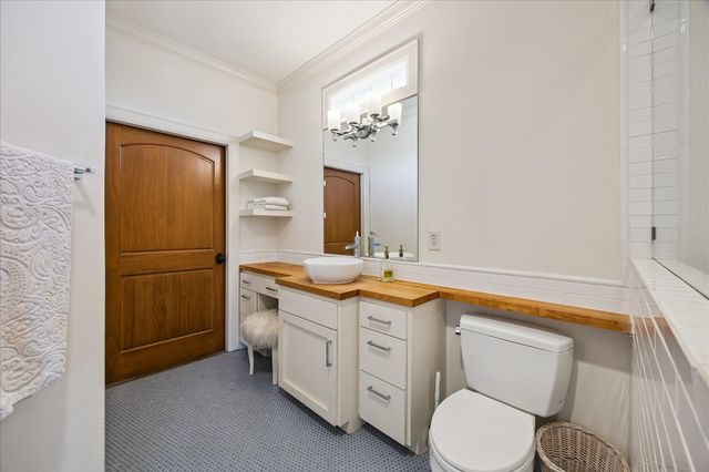 8810 Echo Valley Drive, Spring Valley Village, TX 77055