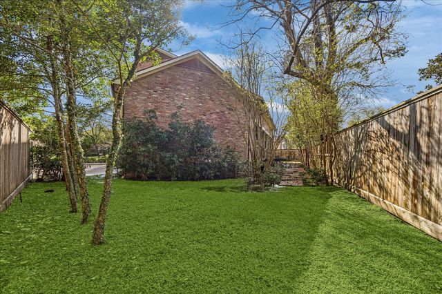 8810 Echo Valley Drive, Spring Valley Village, TX 77055