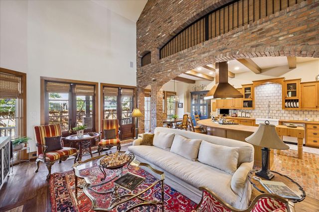 8810 Echo Valley Drive, Spring Valley Village, TX 77055