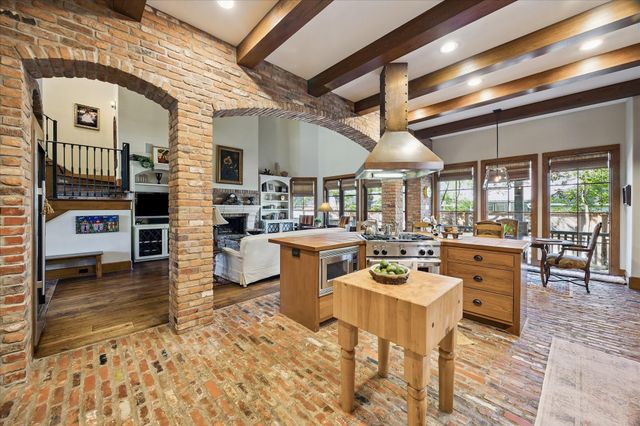 8810 Echo Valley Drive, Spring Valley Village, TX 77055