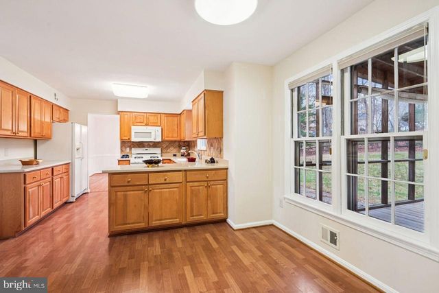 8020 LAKENHEATH, Potomac, MD 20854