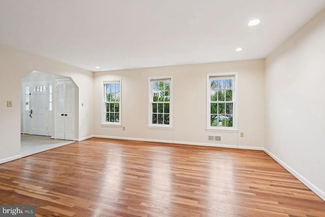 8020 LAKENHEATH, Potomac, MD 20854
