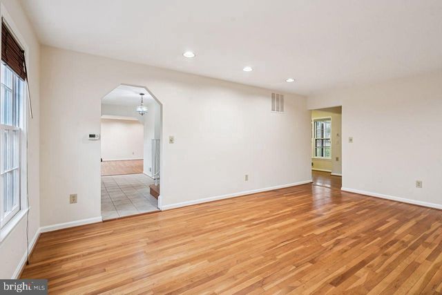 8020 LAKENHEATH, Potomac, MD 20854