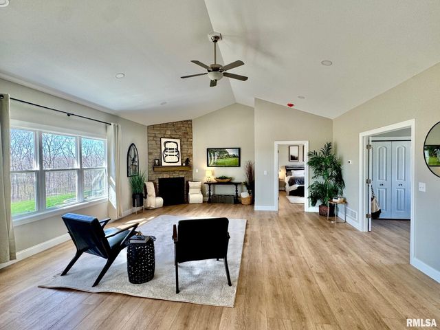 107 SAMUEL Court, Washington, IL 61571