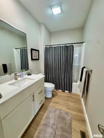 107 SAMUEL Court, Washington, IL 61571