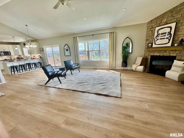 107 SAMUEL Court, Washington, IL 61571