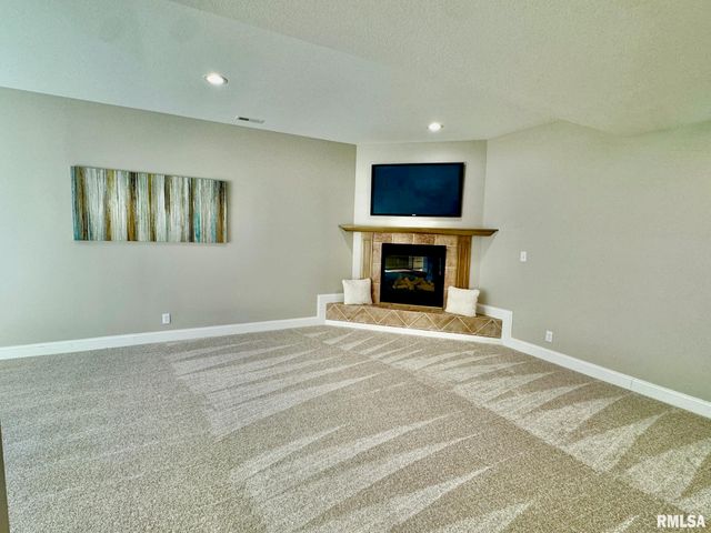 107 SAMUEL Court, Washington, IL 61571