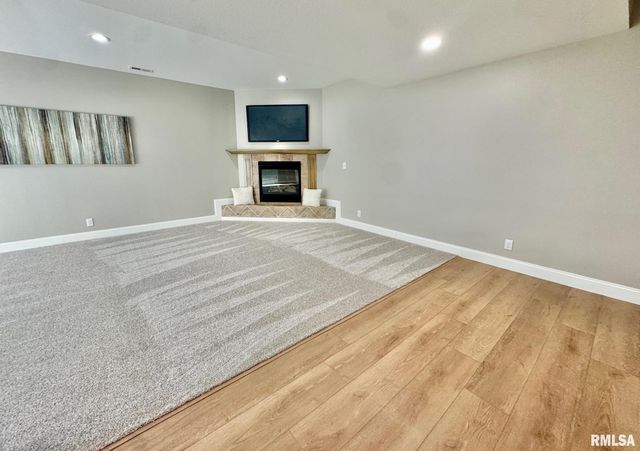 107 SAMUEL Court, Washington, IL 61571