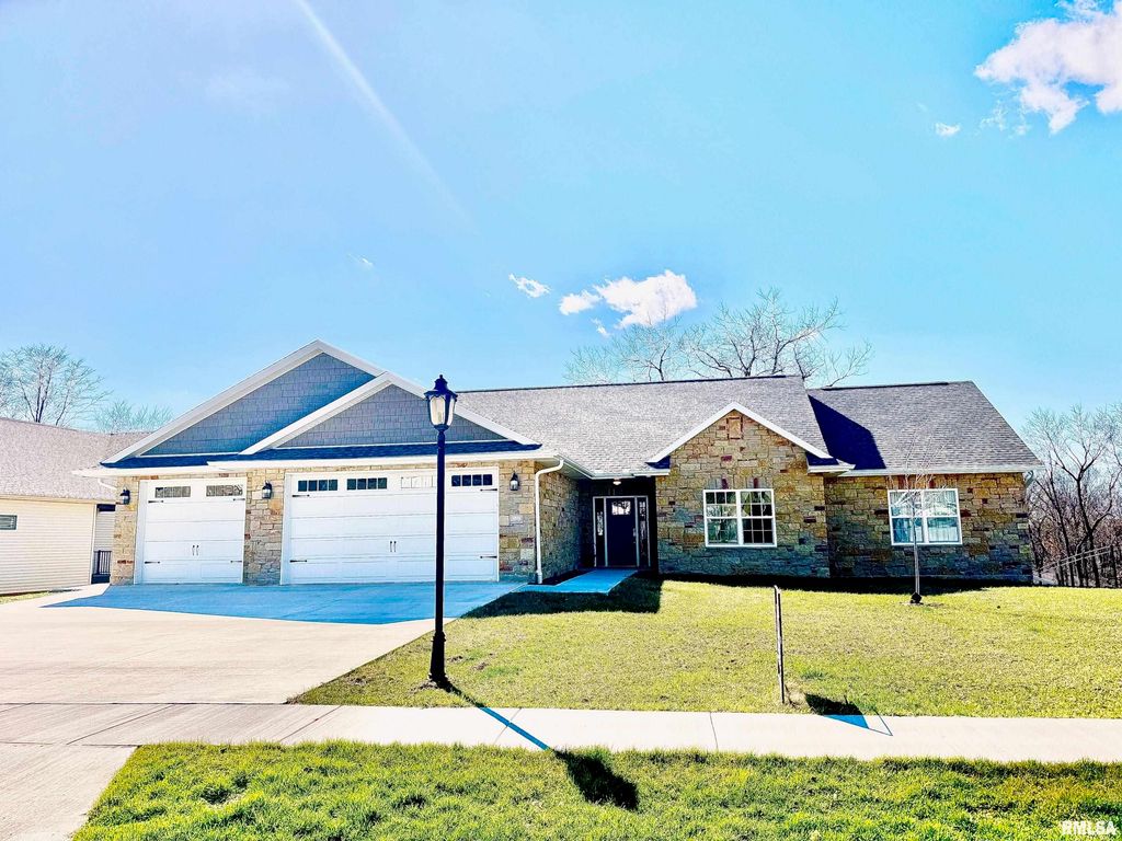 107 SAMUEL Court, Washington, IL 61571