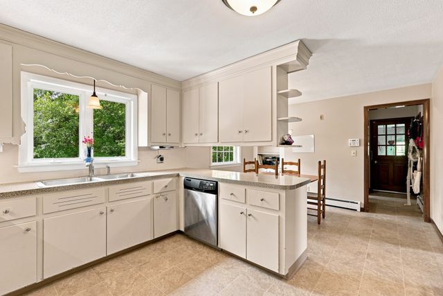 261 Bay Road, Hadley, MA 01035