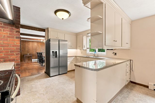261 Bay Road, Hadley, MA 01035