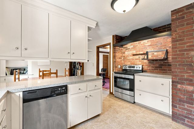 261 Bay Road, Hadley, MA 01035