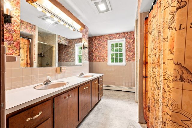 261 Bay Road, Hadley, MA 01035