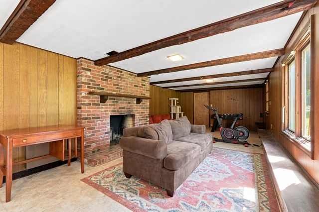 261 Bay Road, Hadley, MA 01035