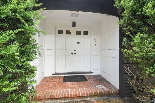 261 Bay Road, Hadley, MA 01035