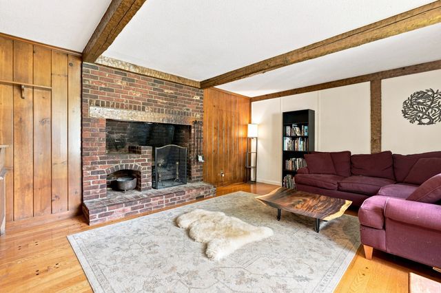 261 Bay Road, Hadley, MA 01035