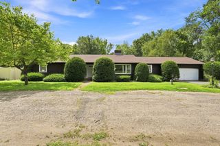 261 Bay Road, Hadley, MA 01035