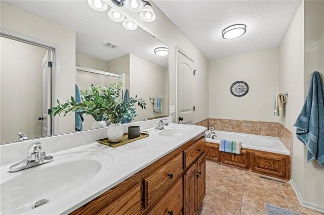 19713 NE 197th Terrace, Smithville, MO 64089