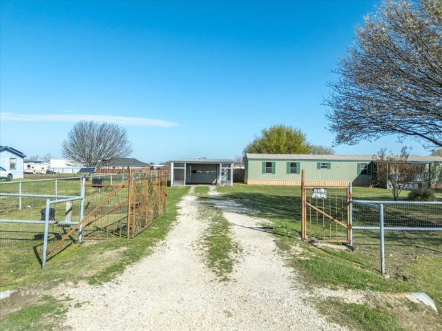 11205 Pikes Peak, Venus, TX 76084