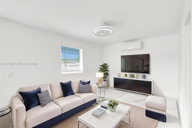 2001 N 22nd Avenue, Hollywood, FL 33020