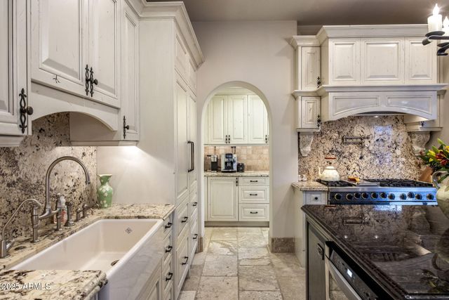 4949 E LINCOLN Drive 4, Paradise Valley, AZ 85253