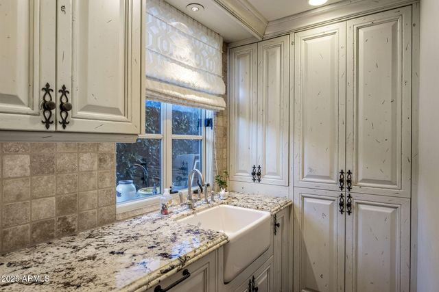 4949 E LINCOLN Drive 4, Paradise Valley, AZ 85253