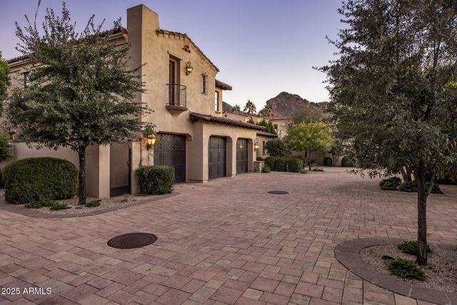 4949 E LINCOLN Drive 4, Paradise Valley, AZ 85253