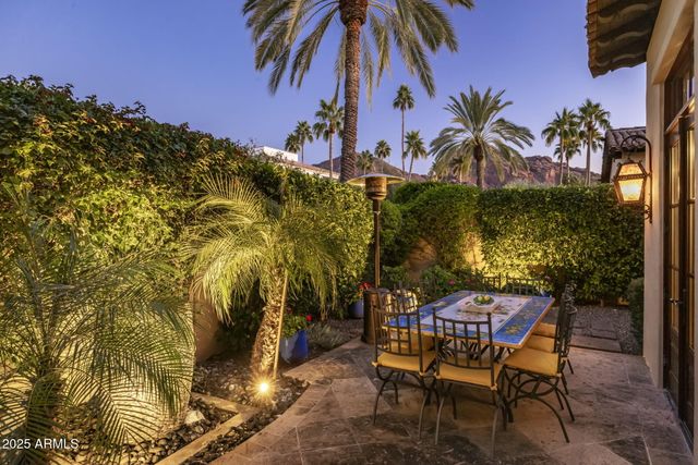 4949 E LINCOLN Drive 4, Paradise Valley, AZ 85253