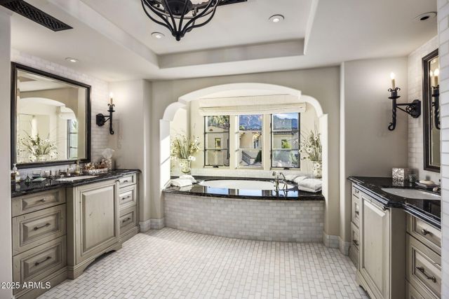 4949 E LINCOLN Drive 4, Paradise Valley, AZ 85253